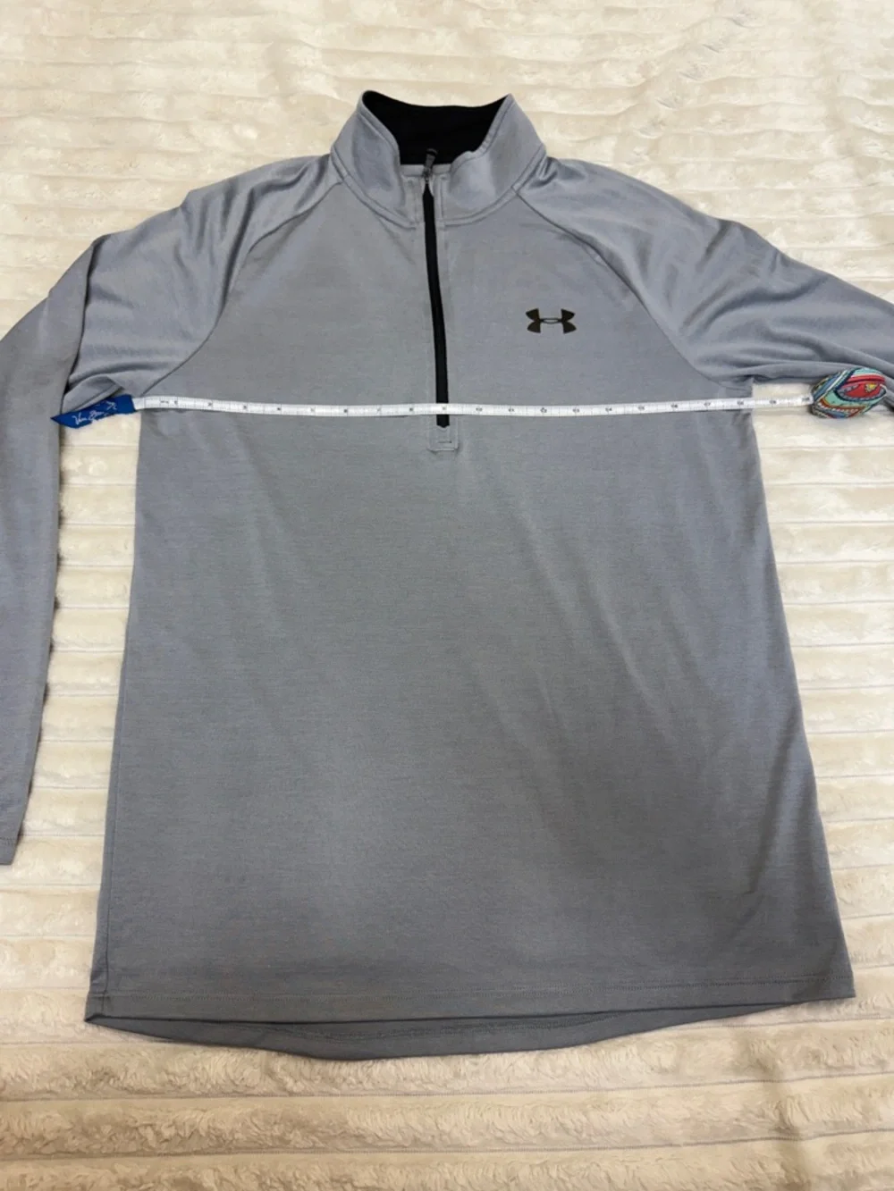 Under Armour: Men's Light Gray Light Weight 1/2 Zip Performance Pullover, Size S - Picture 4 of 8